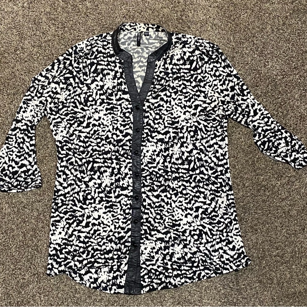 Size L - Black & White Tunic Top